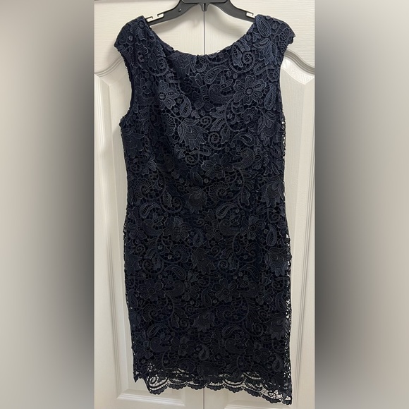 Lauren Ralph Lauren Scalloped Lace Dress - Picture 4 of 8